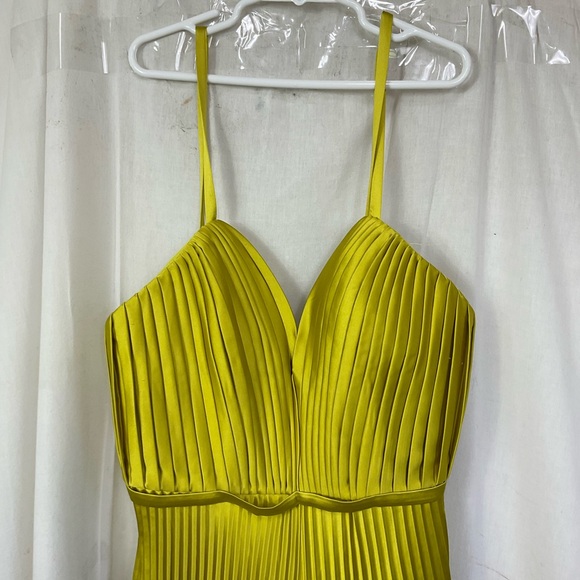 NEW Ieena Mac Duggal Chartreuse 23619 Pleated Wide Leg Open Back Jumpsuit Size 2 - Picture 5 of 16